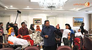 Bu Een ketika bertemu Presiden SBY